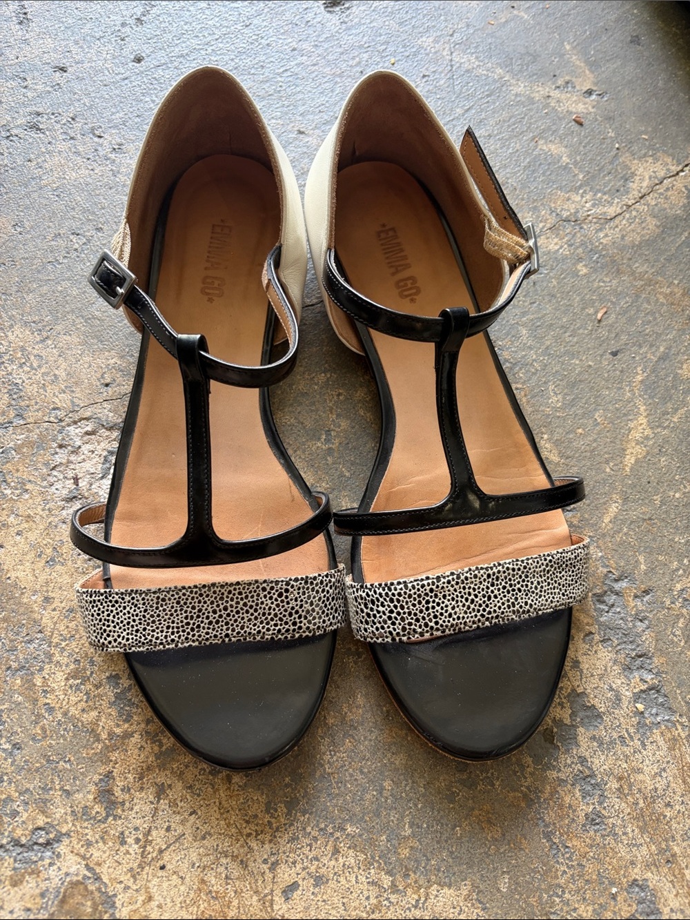 Emma Go 38 luxury leather Women's Black T-Strap Sandal w FLAW Speckled Accent